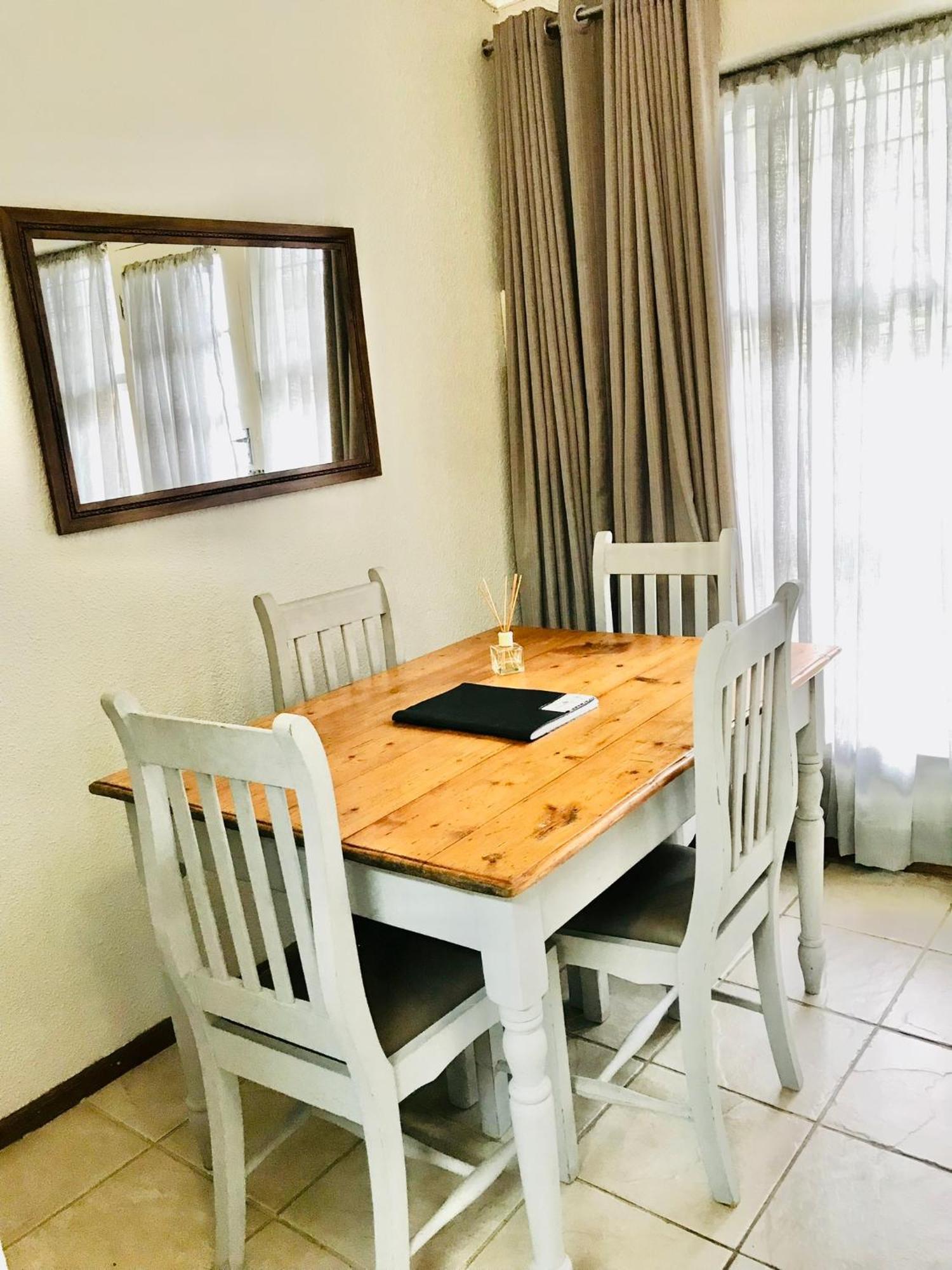 10Vdw Self Catering Apartments Durbanville Extérieur photo
